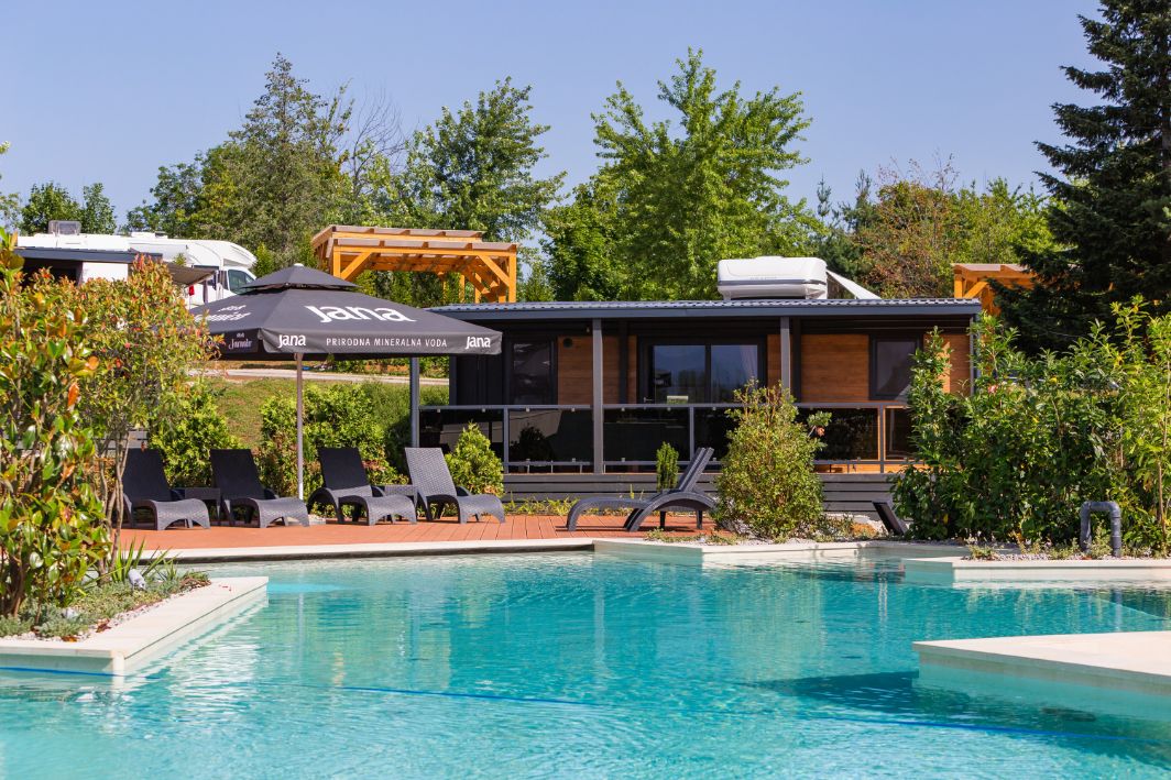A pool and a poolside bar at Plitvice Holiday Resort